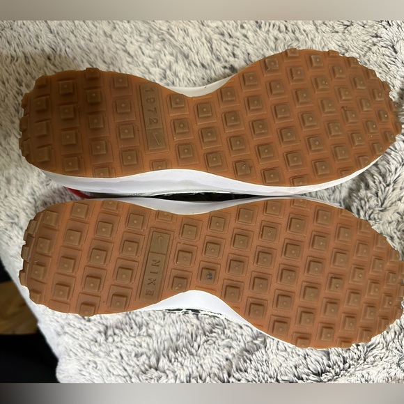Women’s Nike Waffle Debut - Picture 5 of 5